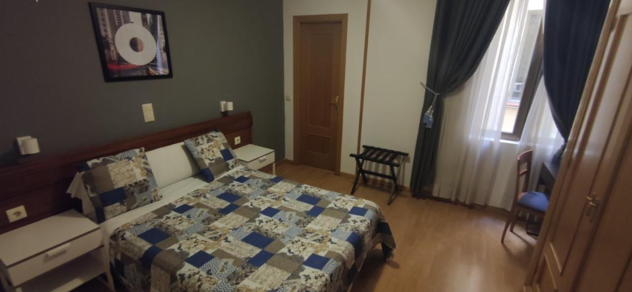 Hostal Felipe V Madrid Esterno foto