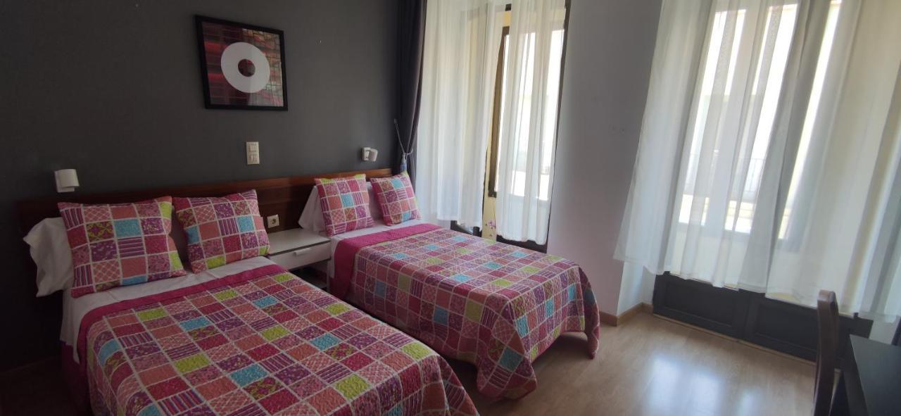 Hostal Felipe V Madrid Esterno foto