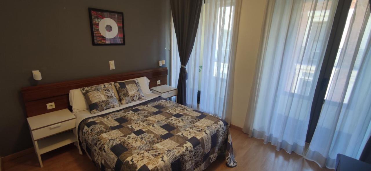Hostal Felipe V Madrid Esterno foto