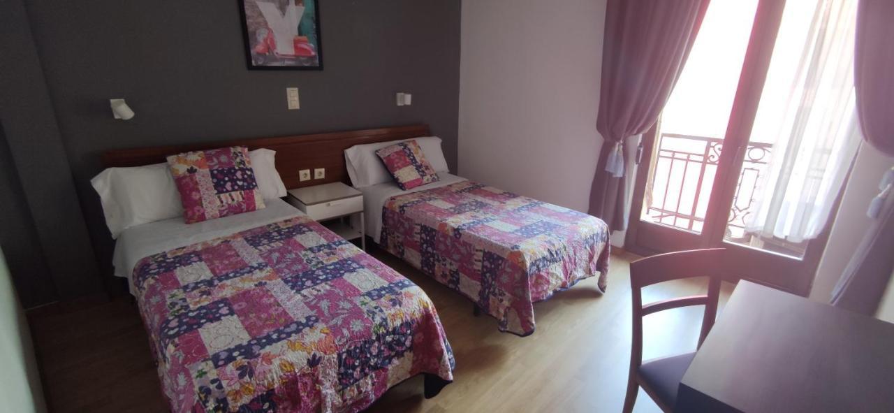Hostal Felipe V Madrid Esterno foto