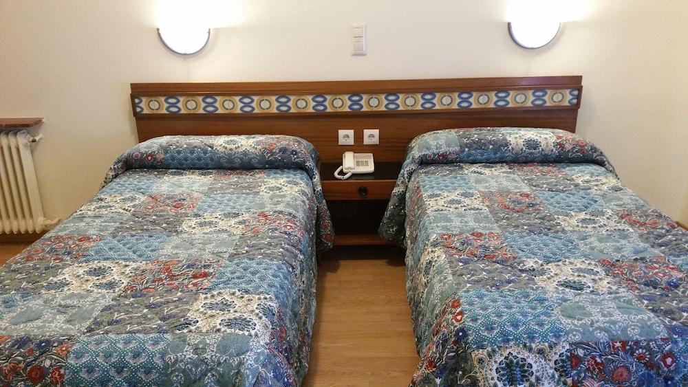 Hostal Felipe V Madrid Esterno foto
