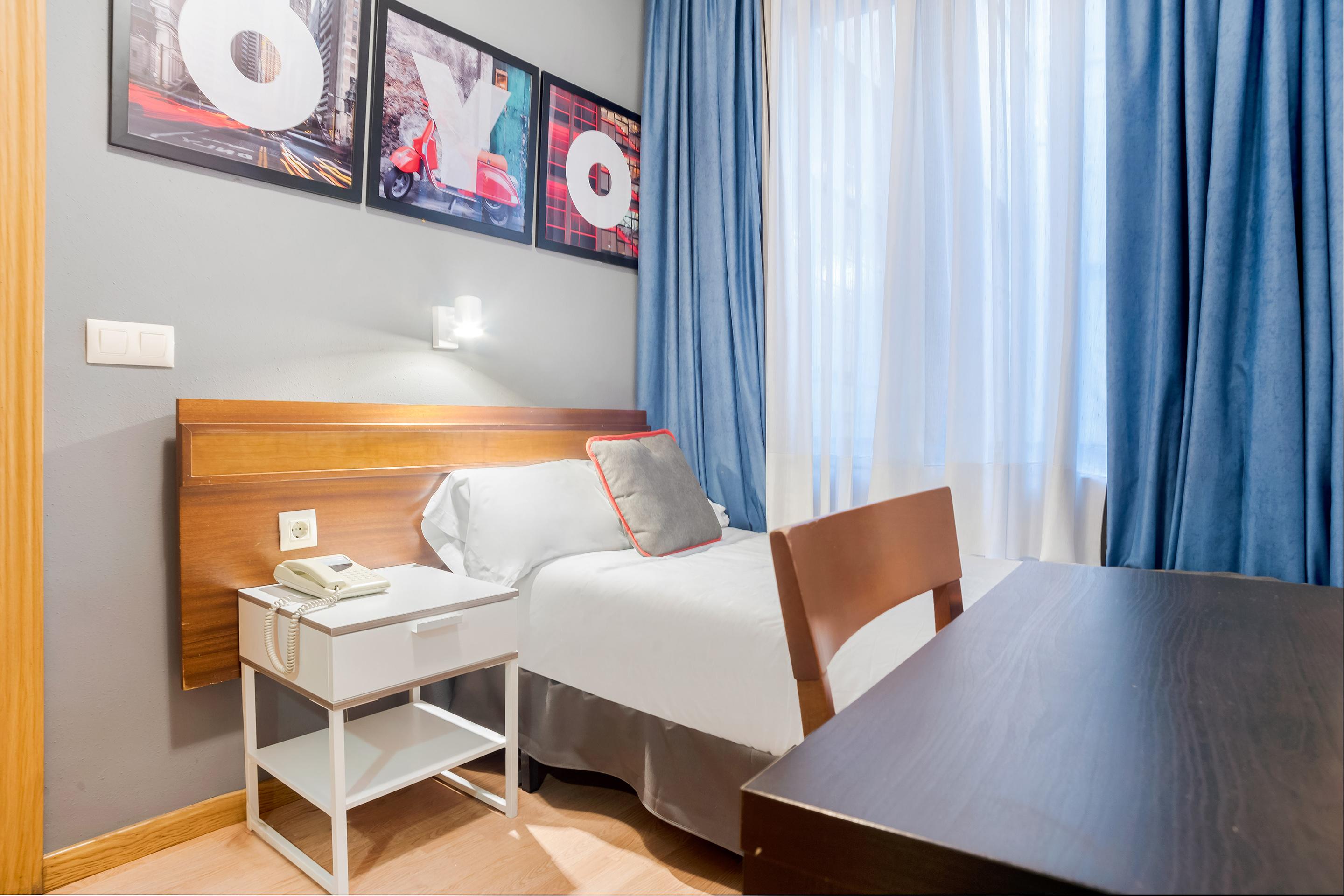 Hostal Felipe V Madrid Esterno foto