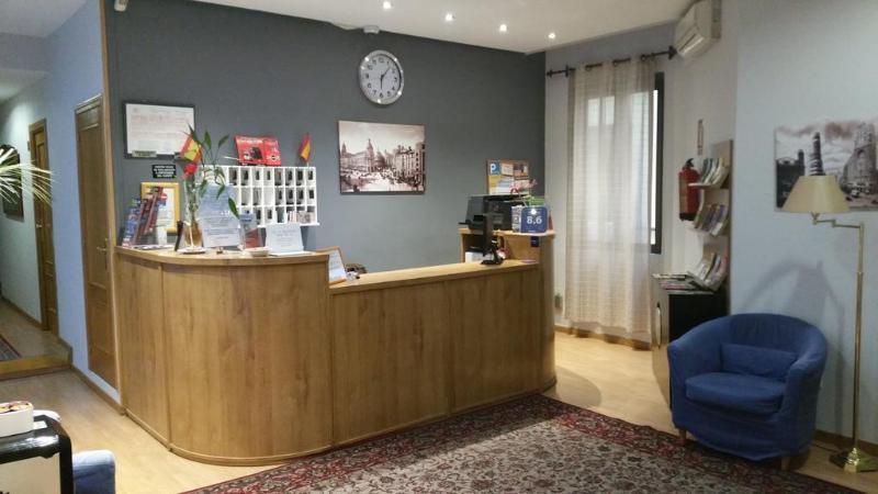 Hostal Felipe V Madrid Esterno foto