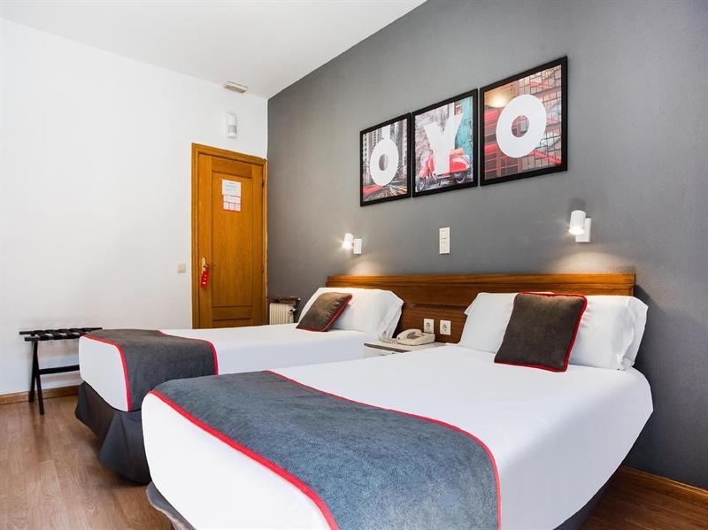 Hostal Felipe V Madrid Esterno foto