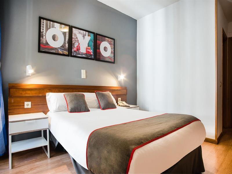 Hostal Felipe V Madrid Esterno foto